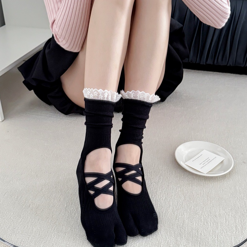 Embellish Knit - Kaus Kaki Yoga dengan Hiasan Renda,